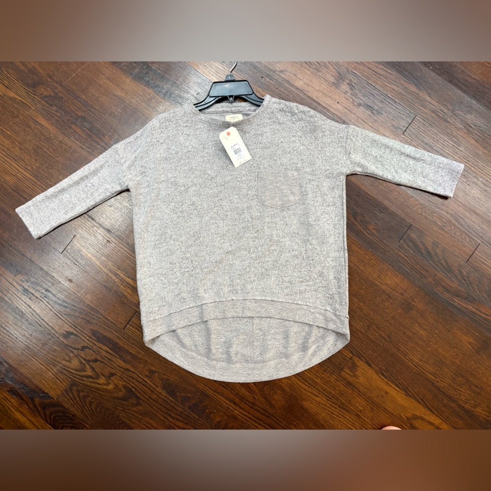 Billabong women’s gray 3/4 sleeve sweater super soft NWT